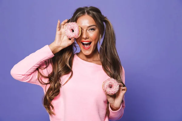 Porträt Eines Netten Mädchens Sweatshirt Posiert Mit Donuts Isoliert Über — Stockfoto