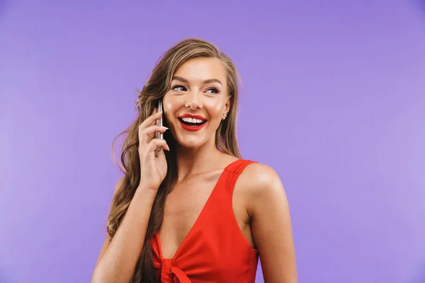 Imagem Close Alegre Excitado Mulher 20S Vestindo Vestido Vermelho Sorrindo — Fotografia de Stock