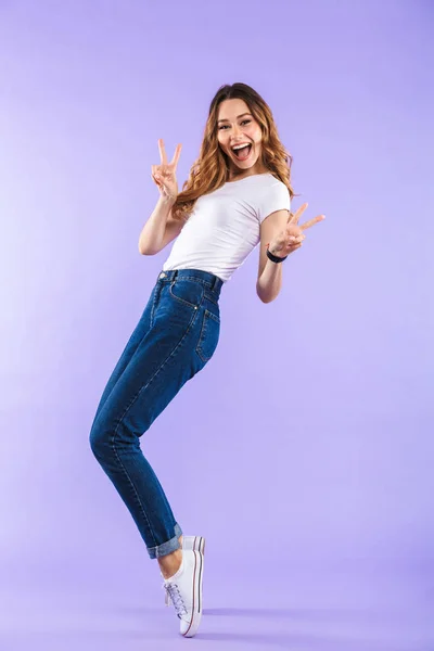 Foto Incrível Mulher Bonito Feliz Isolado Sobre Fundo Parede Roxo — Fotografia de Stock