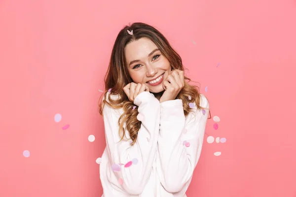 Retrato Una Joven Sonriente Celebrando Bajo Una Ducha Confeti Aislada —  Fotos de Stock