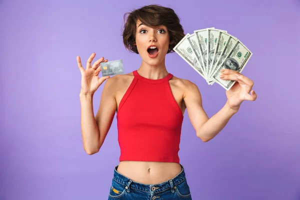 Surprised Pretty Brunette Woman Showing Credit Card Money While Looking — Stock Photo, Image