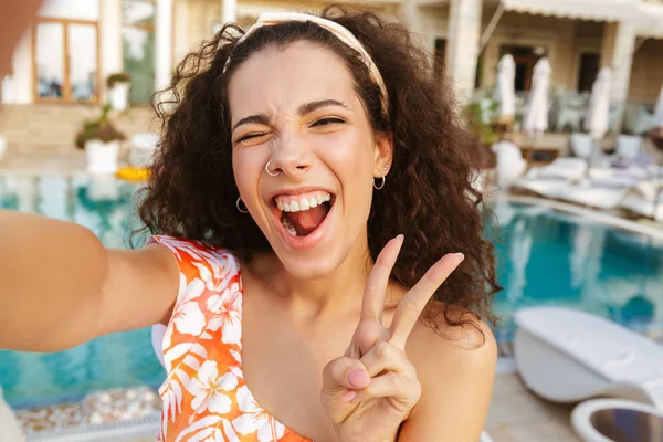 Happy Young Woman Swimsuit Taking Selfie While Spending Good Time — Stock Photo, Image