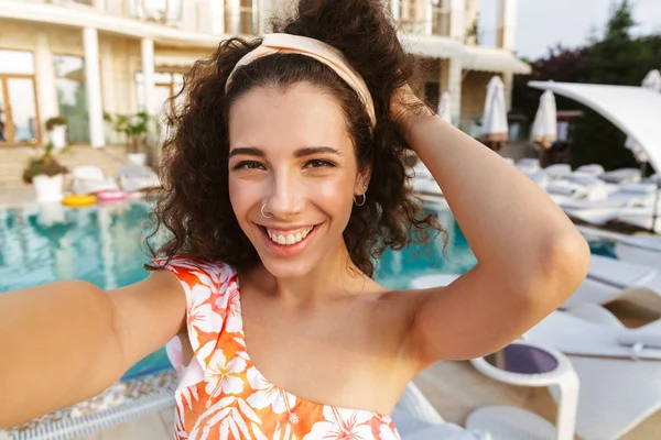 Smiling Young Woman Swimsuit Taking Selfie While Spending Good Time — Stock Photo, Image