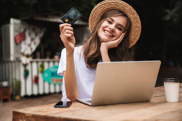 Happy Young Girl Showing Plastic Credit Card While Sitting Laptop — Stock Photo, Image
