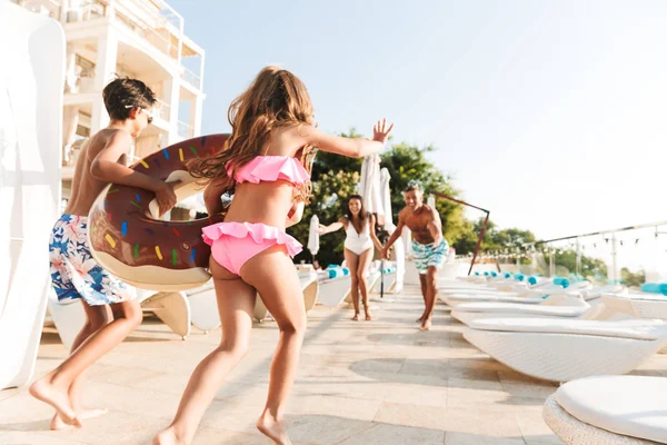 Photo Joyful Caucasian Family Children Resting Luxury Swimming Pool Having — Stock Photo, Image