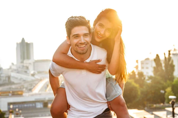 Photo Cute Happy Young Loving Couple Walking Outdoors Having Fun — Stock Photo, Image