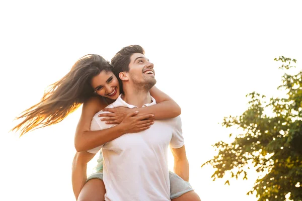 Foto Bonito Feliz Jovem Casal Amoroso Andando Livre Divertindo — Fotografia de Stock