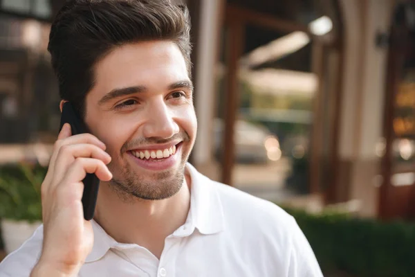 Image Young Cheerful Man Sitting Cafe Outdoors While Talking Mobile — Stock Photo, Image