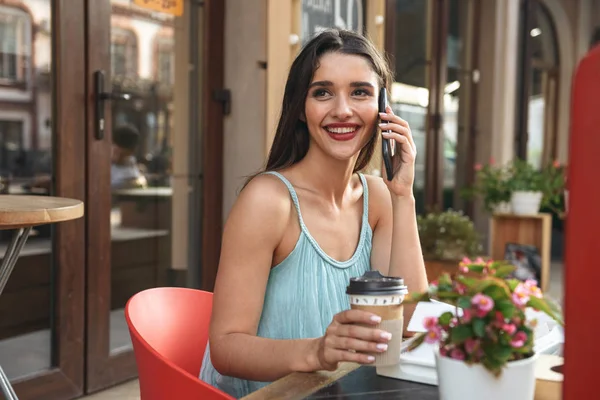 Image Young Cheerful Woman Sitting Cafe Outdoors While Talking Mobile — Stock Photo, Image