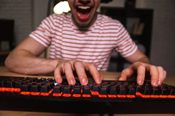 Cropped Image Cheerful Gamer Playing Video Games Computer While Sitting — Stock Photo, Image