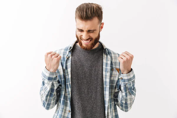 Portrait Jeune Homme Barbu Heureux Debout Isolé Sur Blanc Célébrant — Photo