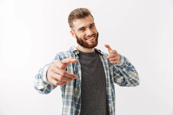 Retrato Jovem Sorridente Barbudo Isolado Sobre Branco Apontando Dedo Para — Fotografia de Stock