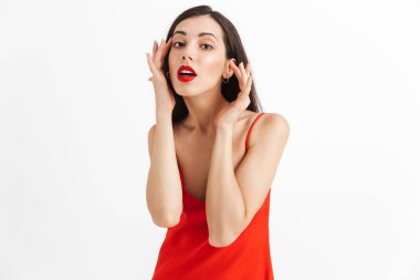 Görüntü ayna olarak izole görünümlü kamera poz genç güzel güzel kadının.