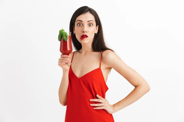 Foto Jovem Mulher Emocionada Posando Coquetel Bebida Isolado — Fotografia de Stock