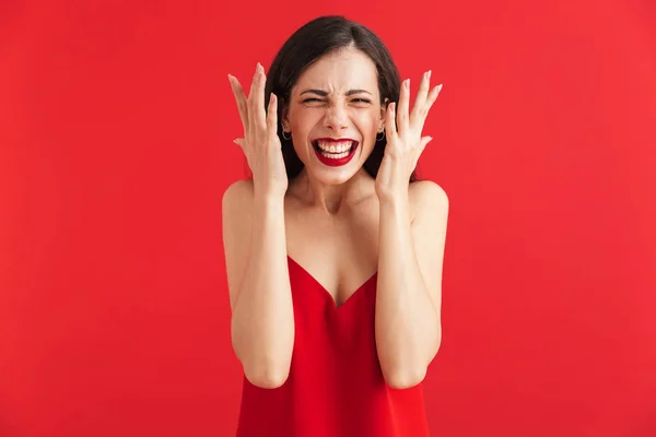 Retrato Una Joven Irritada Vestida Aislada Sobre Fondo Rojo Gritar —  Fotos de Stock