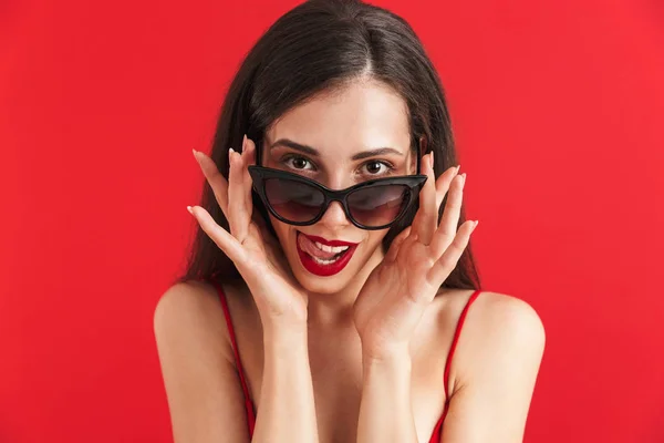 Bilden Fantastisk Vacker Ung Kvinna Poserar Isolerade Bär Solglasögon — Stockfoto