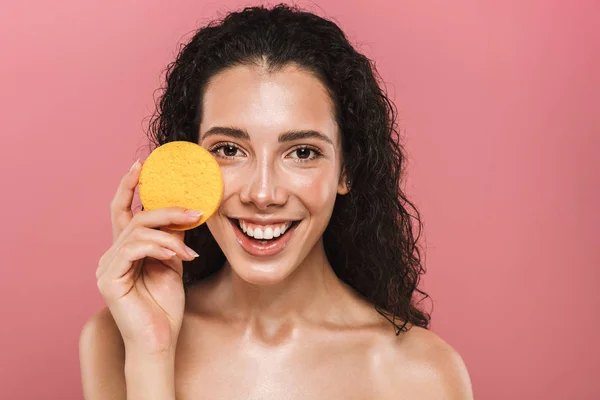 Retrato Beleza Uma Jovem Mulher Topless Satisfeita Com Cabelos Encaracolados — Fotografia de Stock