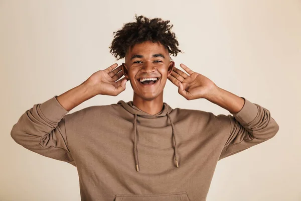 Portrét Usměvavé Mladé Afro Americký Muž Oblečený Mikina Šklebící Izolované — Stock fotografie