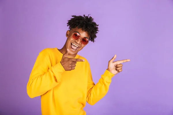 Porträt Eines Glücklichen Jungen Afroamerikanischen Mannes Sweatshirt Isoliert Und Mit — Stockfoto
