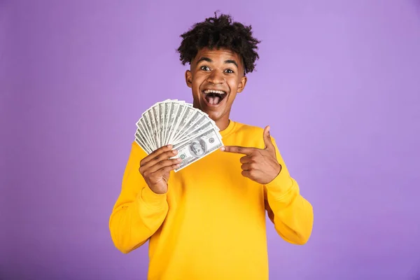 Retrato Jovem Afro Americano Alegre Camisola Isolada Mostrando Notas Dinheiro — Fotografia de Stock