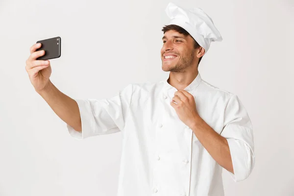 Imagem Belo Jovem Chef Homem Isolado Sobre Fundo Parede Branca — Fotografia de Stock