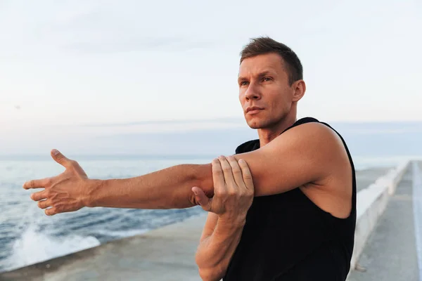 Image Handsome Strong Young Sportsman Outdoors Beach Make Stretching Exercises — Stock Photo, Image