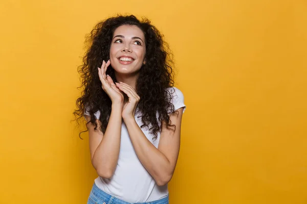 Foto Belo Animado Jovem Bonito Mulher Posando Isolado Sobre Fundo — Fotografia de Stock