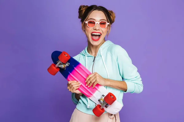 Portrait Fille Patineuse Mode Avec Deux Petits Pains Dans Des — Photo