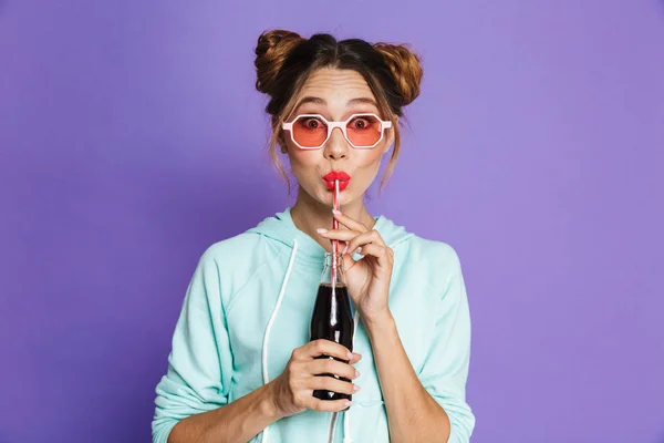 Retrato Una Bonita Joven Con Maquillaje Brillante Aislado Sobre Fondo — Foto de Stock