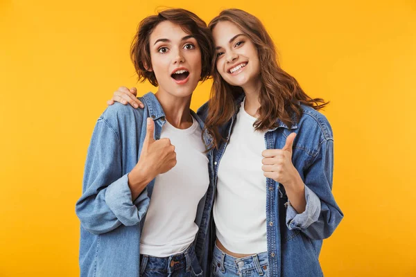 Photo Cute Young Women Friends Posing Isolated Yellow Background Showing — Stock Photo, Image