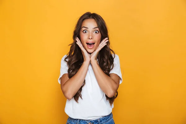 Image Shocked Emotional Young Pretty Woman Posing Isolated Yellow Background — Stock Photo, Image