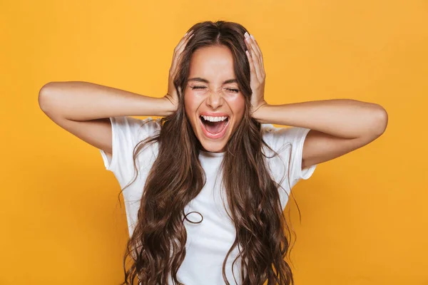 Afbeelding Van Het Schreeuwen Van Emotionele Jonge Vrouw Geïsoleerd Gele — Stockfoto