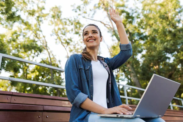 Image Amazing Young Beautiful Woman Sitting Outdoors Using Laptop Computer — Stock Photo, Image