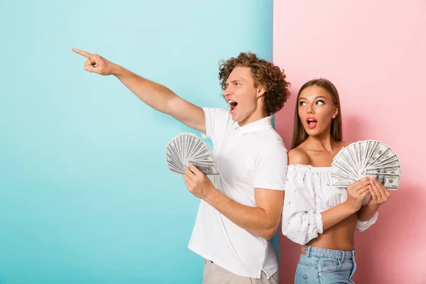 Portrait Happy Young Couple Standing Two Colored Background Showing Money — Stock Photo, Image