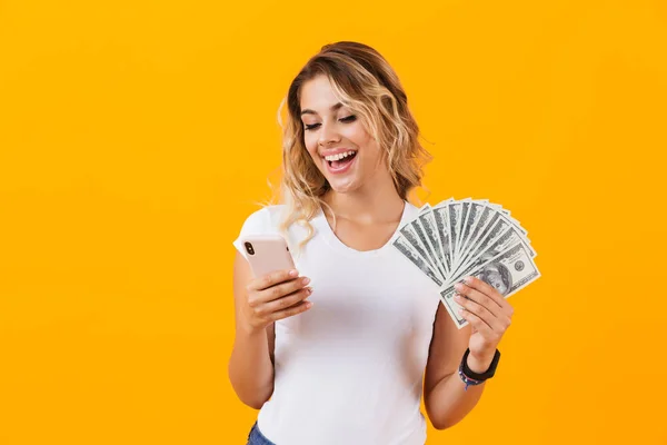 Foto Mujer Feliz Ropa Básica Sosteniendo Ventilador Del Dinero Del — Foto de Stock