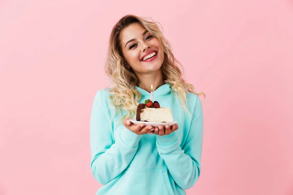 Foto Mulher Feliz Roupas Básicas Segurando Pedaço Bolo Aniversário Com — Fotografia de Stock