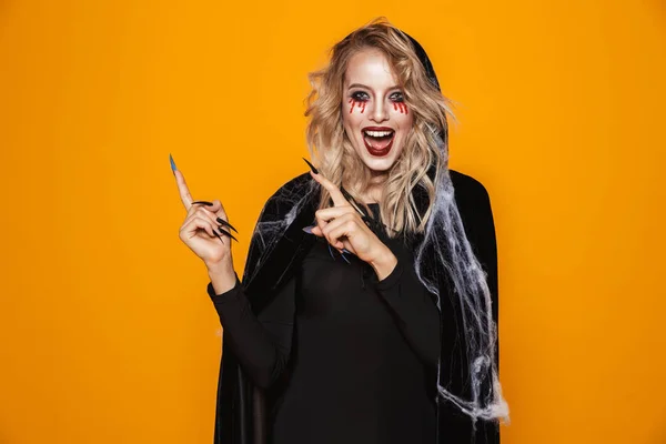 Kouzelník Žena 20S Nosí Černý Kostým Halloween Make Ukazovat Prstem — Stock fotografie