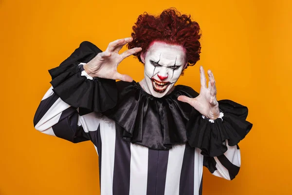 Homme Colère Effrayant Clown Avec Les Cheveux Roux Crier Regarder — Photo