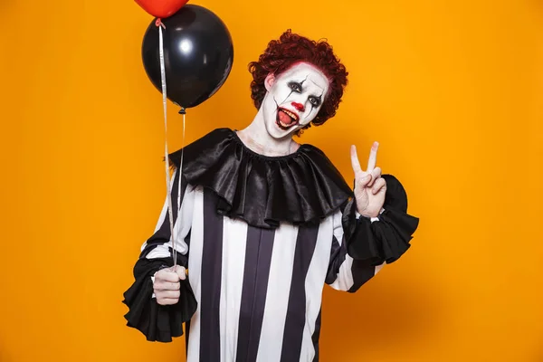 Clown Lycklig Man Klädd Svart Dräkt Och Halloween Smink Tittar — Stockfoto