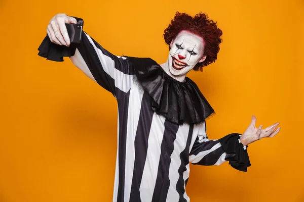 Horrific Payaso Hombre 20S Vistiendo Traje Negro Maquillaje Halloween Tomar — Foto de Stock