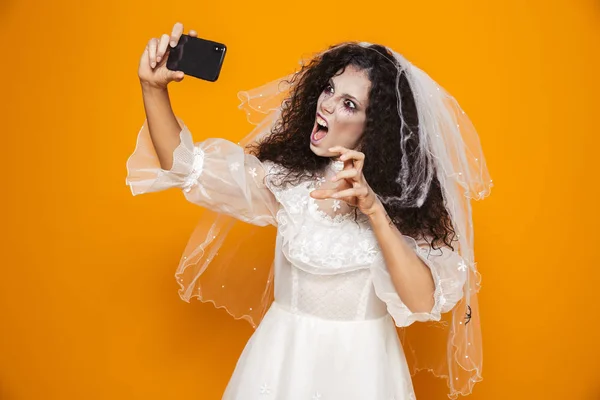 Läskigt Läskigt Bruden Med Halloween Make Brudklänning Att Göra Selfie — Stockfoto