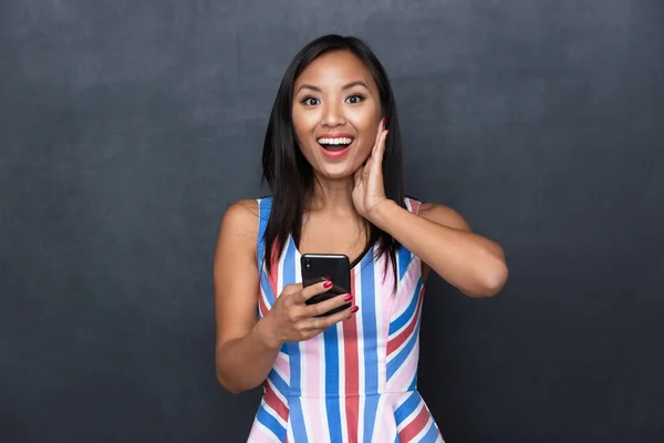 Image Happy Asian Woman 30S Using Black Mobile Phone Standing — Stock Photo, Image