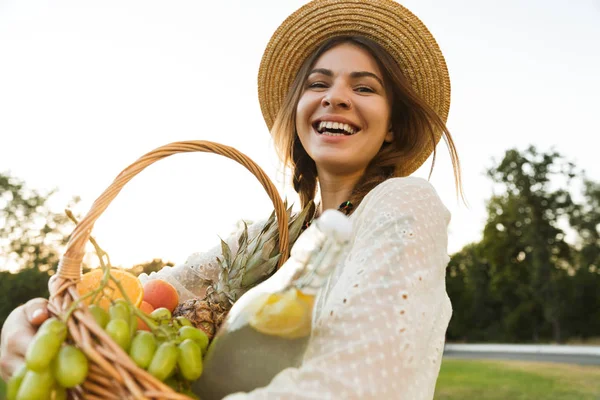 Smiling Young Girl Summer Hat Having Picnic Park Carrying Basket — Stock Photo, Image