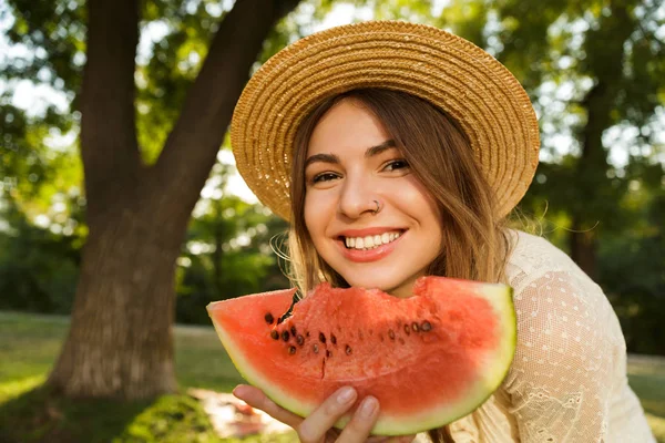 Close Lovely Young Girl Summer Hat Spending Time Park Showing — Stock Photo, Image