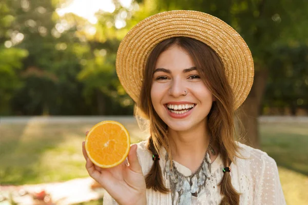 Close Cheerful Young Girl Summer Hat Spending Time Park Showing — Stock Photo, Image