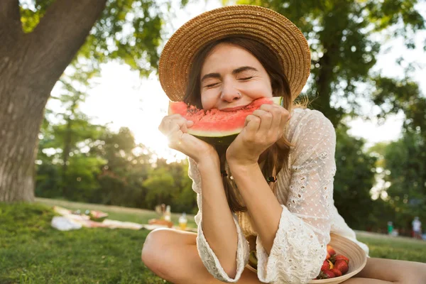 Excited Young Girl Summer Hat Having Picnic Park Sitting Grass — Stock Photo, Image