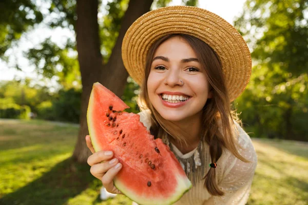 Close Smiling Young Girl Summer Hat Spending Time Park Showing — Stock Photo, Image