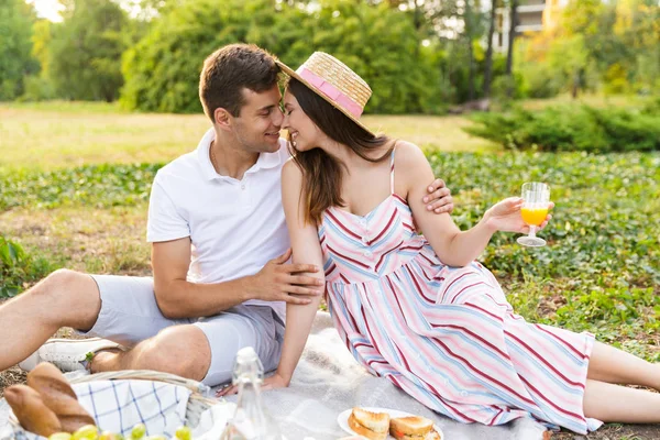 Lovely Young Couple Spending Good Time Together Having Picnic Park — Stock Photo, Image