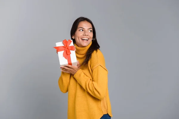 Beeld Van Een Gelukkig Opgewonden Vrouw Poseren Geïsoleerd Grijs Muur — Stockfoto