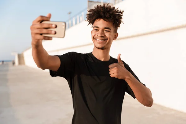 Smiling Young African Teenager Sportsman Standing Beach Taking Selfie Mobile — Stock Photo, Image